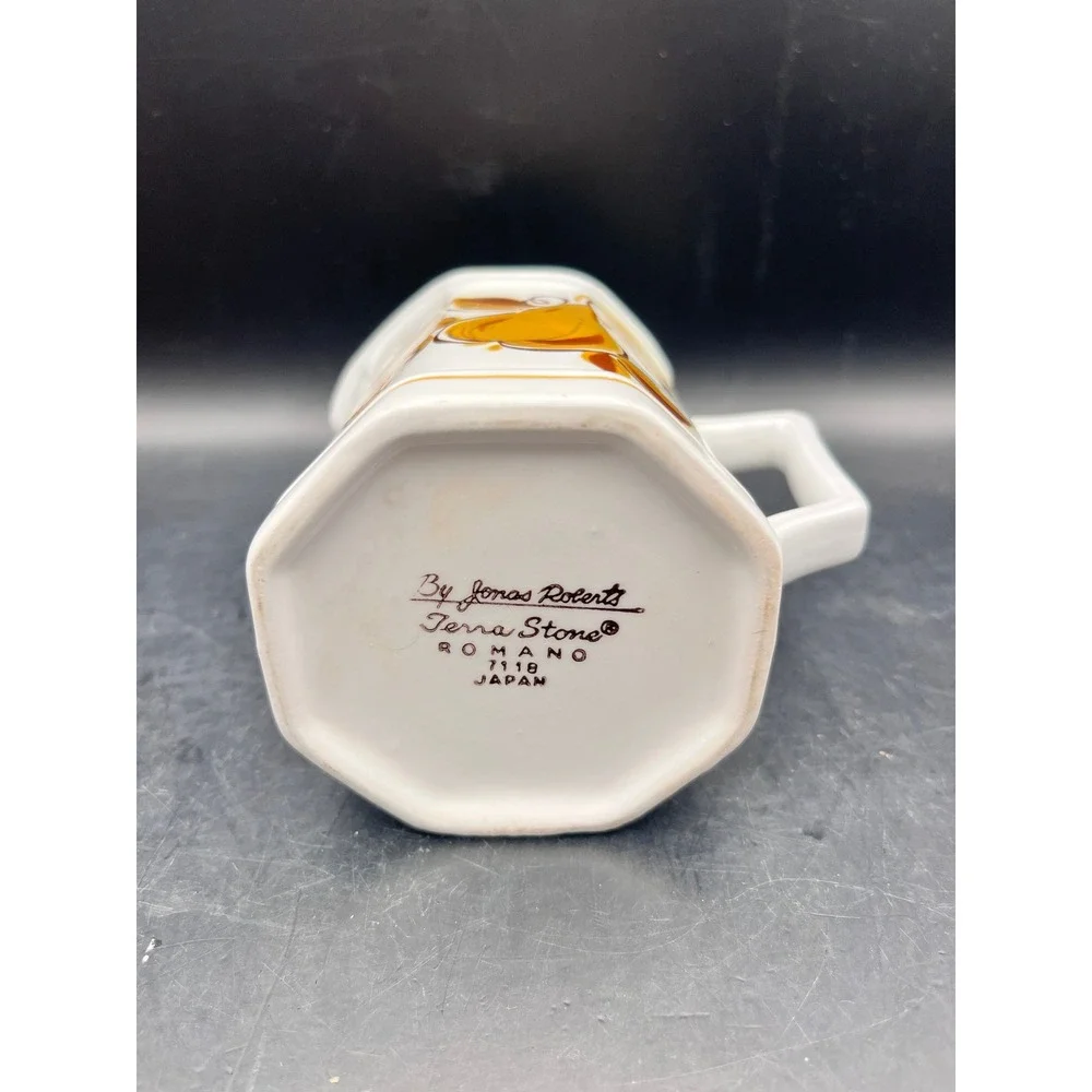 Terra Stone Romano Small Creamer Pitcher Pear Berry Autumn Fall Design‎ Japan